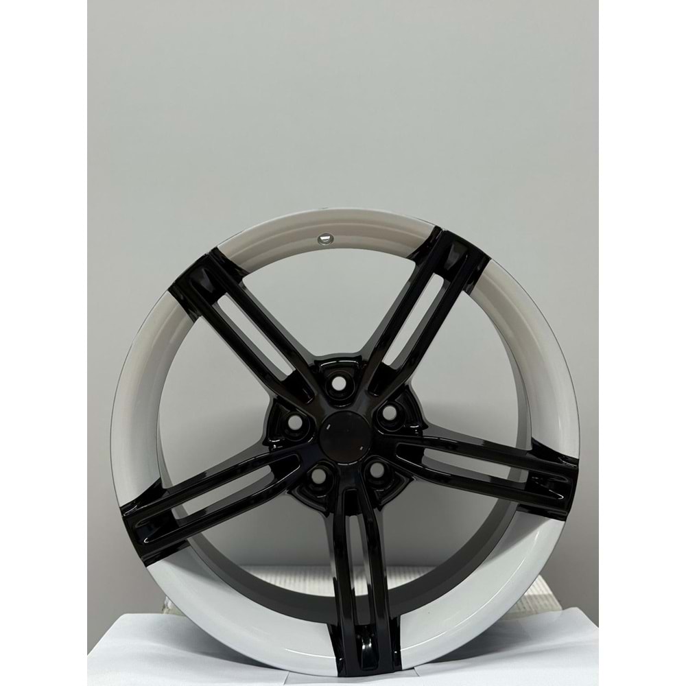 RC 1186 04 8*18 5*112 ETR40 73,1 BLACK/WHİTE